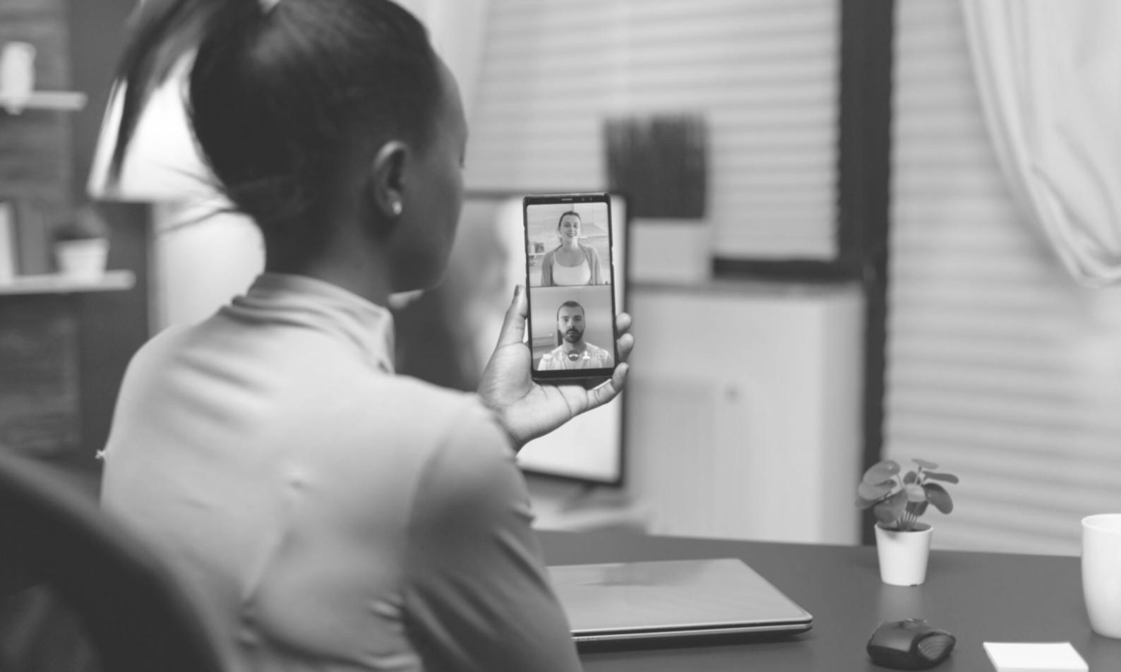 Espacio de trabajo colaborativo durante sesión práctica del programa